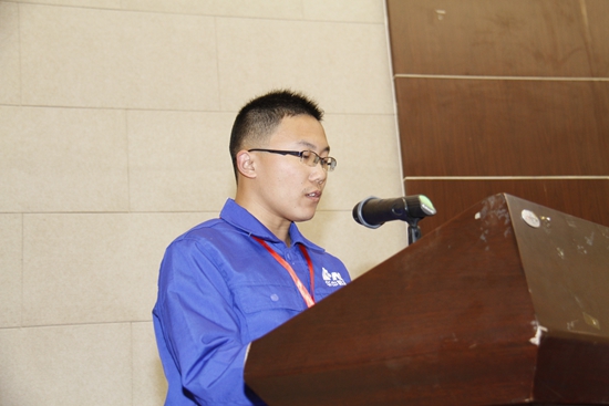 yl永利集团2015级电气自动化专业员工杨洋代表参赛选手宣誓.jpg