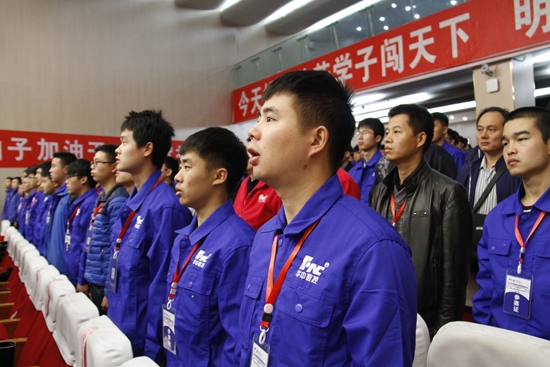 参赛选手唱国歌.jpg