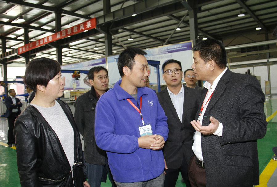 陈晓明主任观摩9.jpg